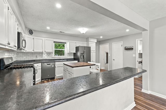 5445 NW 62nd Avenue, Johnston, IA 50131