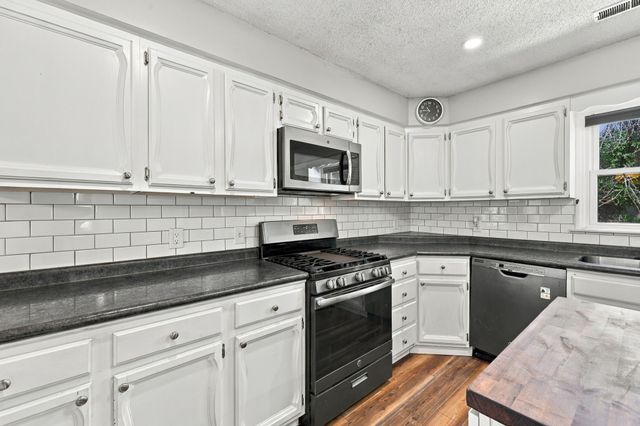 5445 NW 62nd Avenue, Johnston, IA 50131
