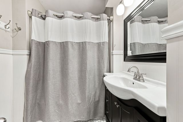 5445 NW 62nd Avenue, Johnston, IA 50131