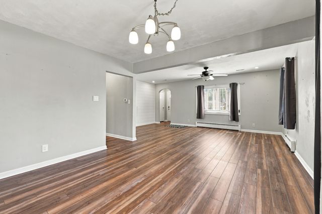 5445 NW 62nd Avenue, Johnston, IA 50131