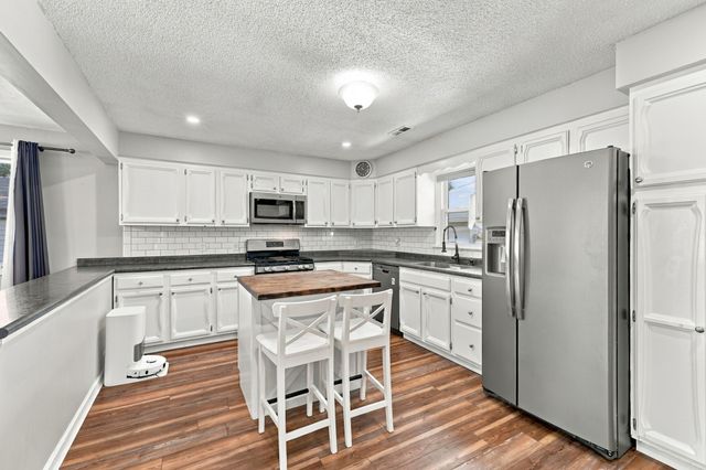 5445 NW 62nd Avenue, Johnston, IA 50131
