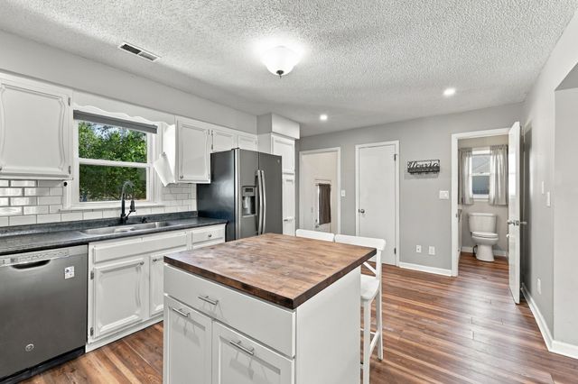 5445 NW 62nd Avenue, Johnston, IA 50131
