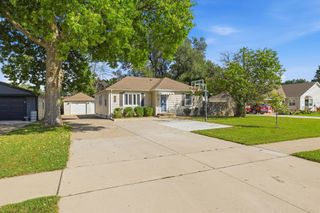5445 NW 62nd Avenue, Johnston, IA 50131
