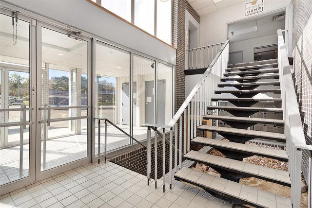 500 W Crosstown Parkway Parkway, Kalamazoo, MI 49008