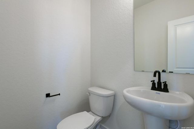 166 Mallorys Way, Castroville, TX 78009