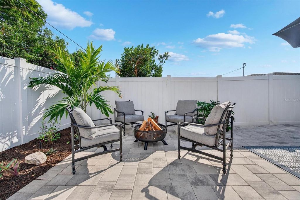 Image 28 of property listing at 4709 MINEOLA STREET, Bradenton, FL 34207