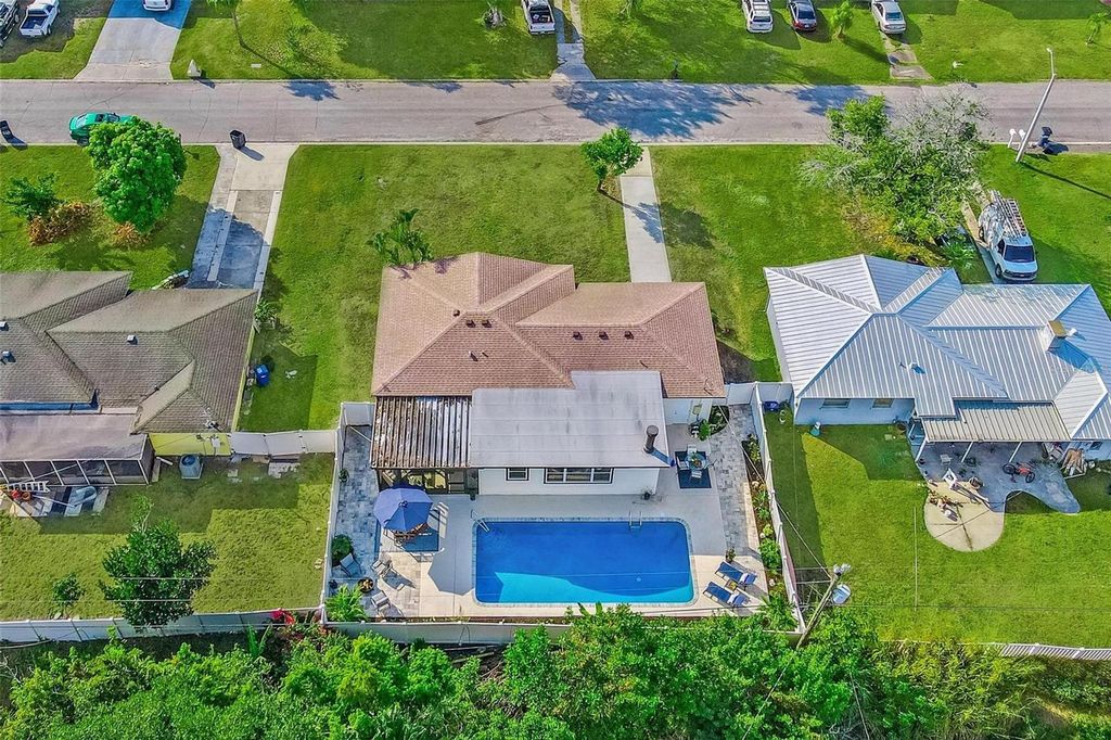 Image 34 of property listing at 4709 MINEOLA STREET, Bradenton, FL 34207