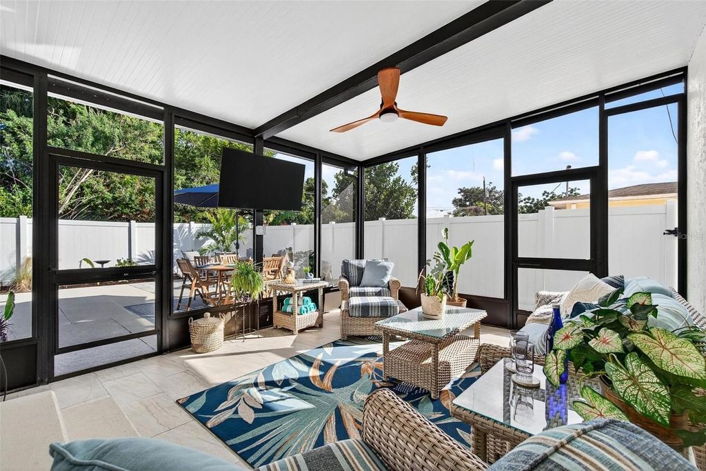 Image 5 of property listing at 4709 MINEOLA STREET, Bradenton, FL 34207