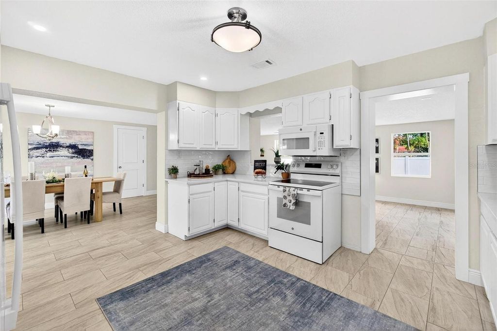 Image 10 of property listing at 4709 MINEOLA STREET, Bradenton, FL 34207