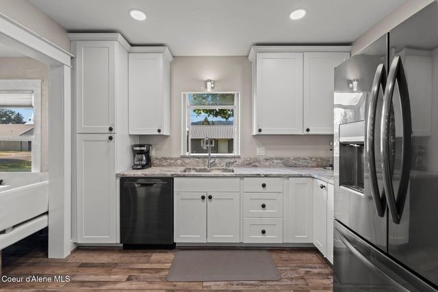 372 E Jefferson Ave, Priest River, ID 83856