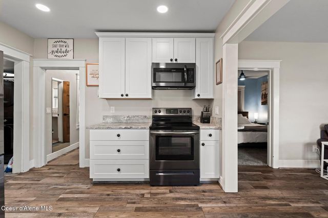 372 E Jefferson Ave, Priest River, ID 83856