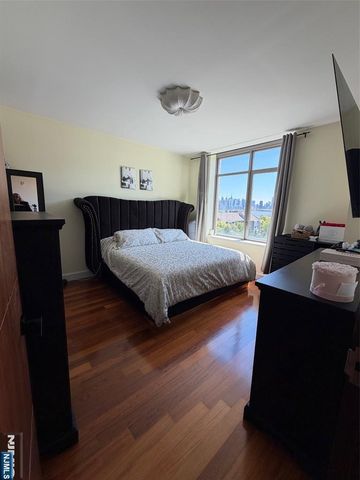 8100 River Road 602, North Bergen, NJ 07047