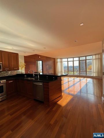 8100 River Road 602, North Bergen, NJ 07047