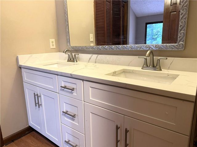 1302 Colony Dr, Marietta, GA 30068