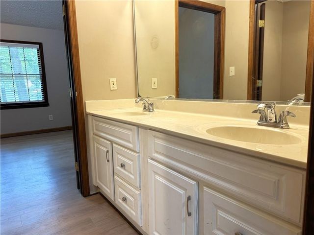 1302 Colony Dr, Marietta, GA 30068