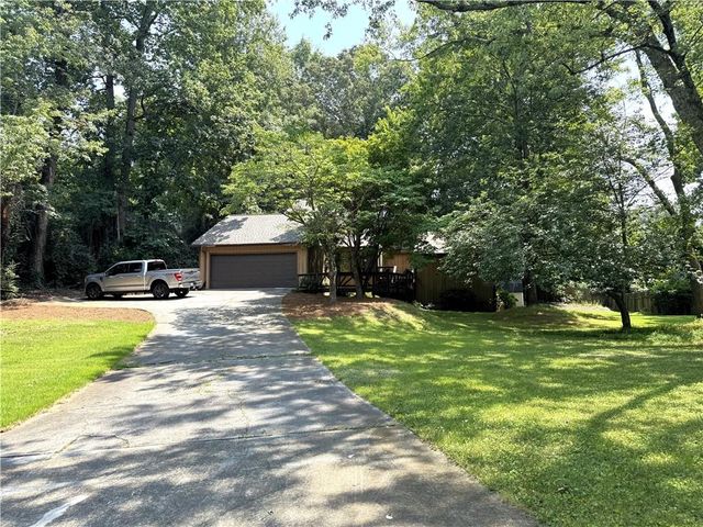 1302 Colony Dr, Marietta, GA 30068