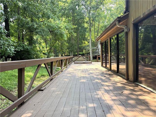 1302 Colony Dr, Marietta, GA 30068