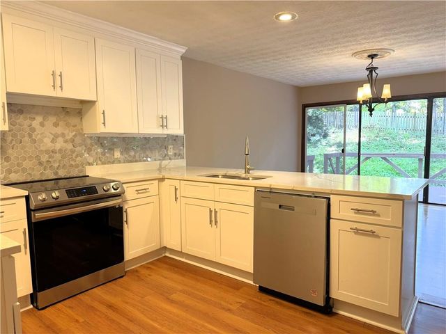 1302 Colony Dr, Marietta, GA 30068