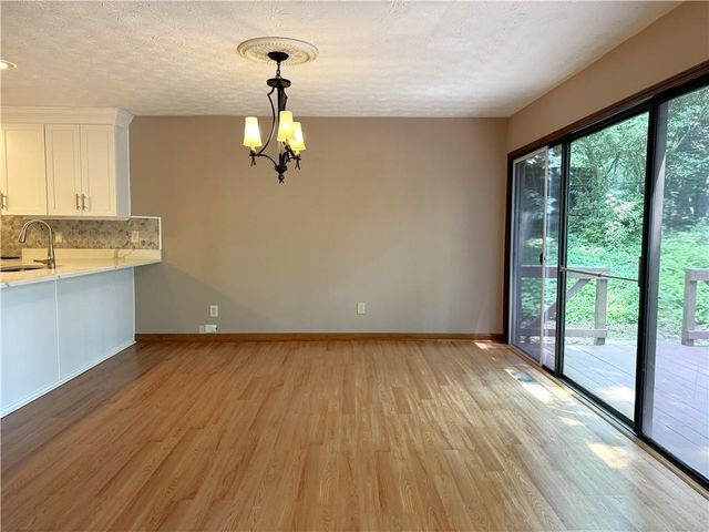 1302 Colony Dr, Marietta, GA 30068