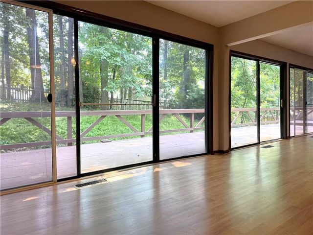 1302 Colony Dr, Marietta, GA 30068