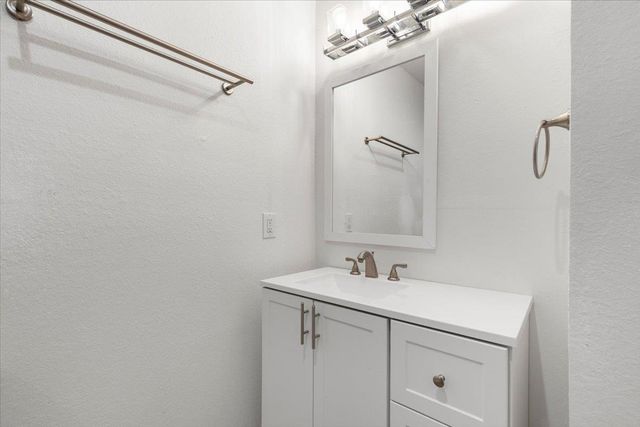 376 Alta Vista DR, Bastrop, TX 78602