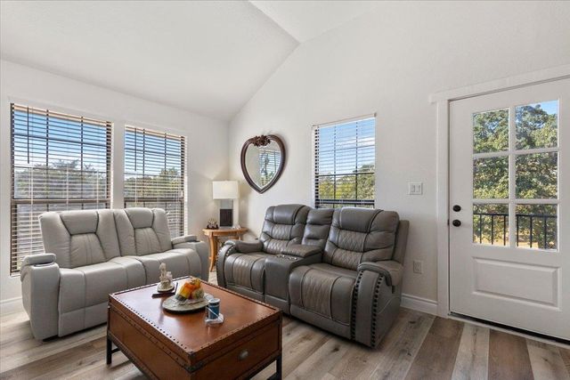 376 Alta Vista DR, Bastrop, TX 78602