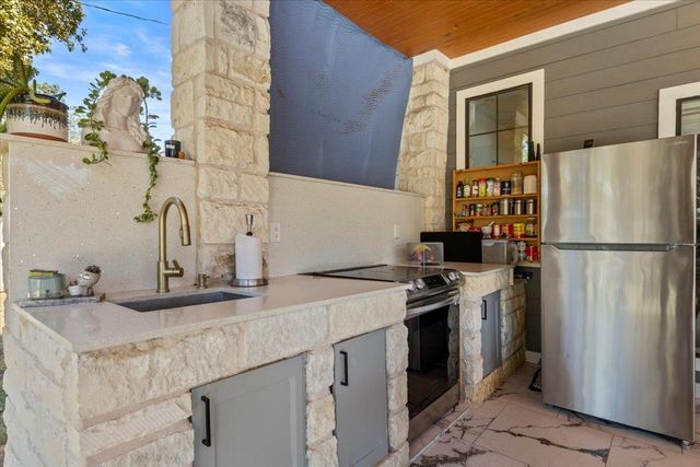 376 Alta Vista DR, Bastrop, TX 78602