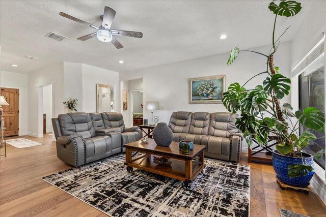 376 Alta Vista DR, Bastrop, TX 78602