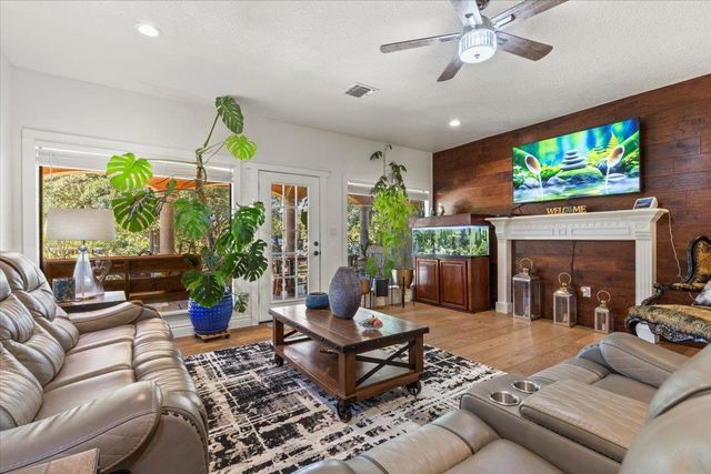 376 Alta Vista DR, Bastrop, TX 78602