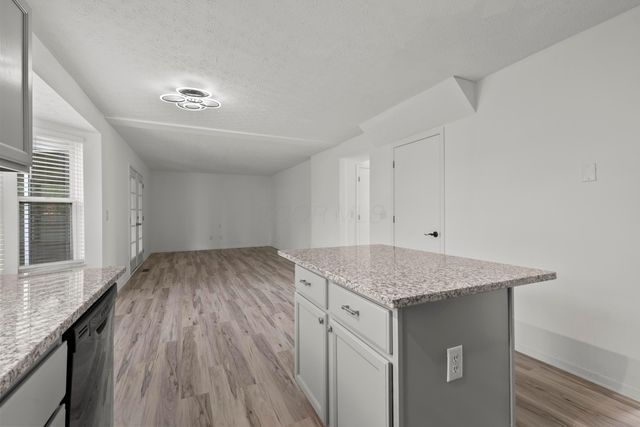 1414 Halfhill Way, Columbus, OH 43207