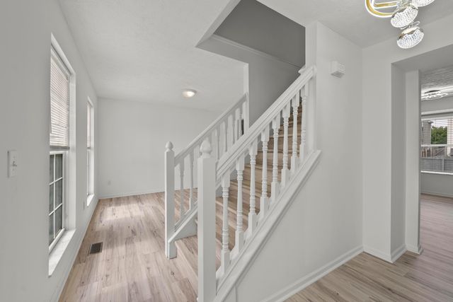 1414 Halfhill Way, Columbus, OH 43207