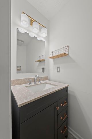 1414 Halfhill Way, Columbus, OH 43207