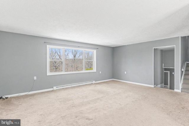 100 HEMLOCK LN, Etters, PA 17319