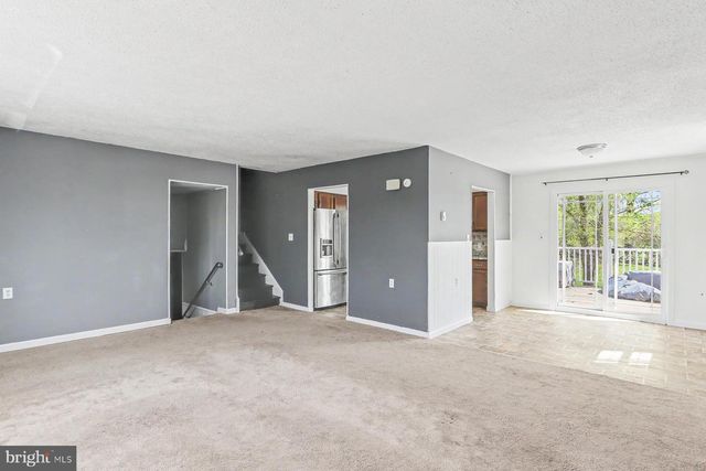 100 HEMLOCK LN, Etters, PA 17319