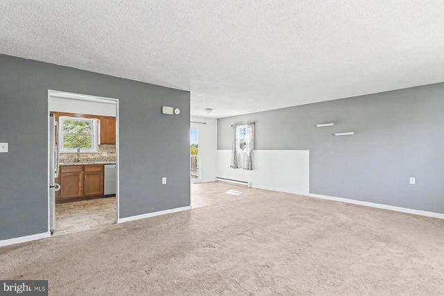 100 HEMLOCK LN, Etters, PA 17319