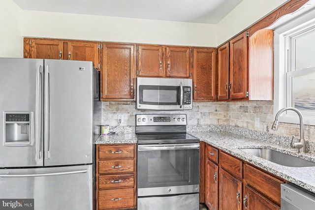 100 HEMLOCK LN, Etters, PA 17319