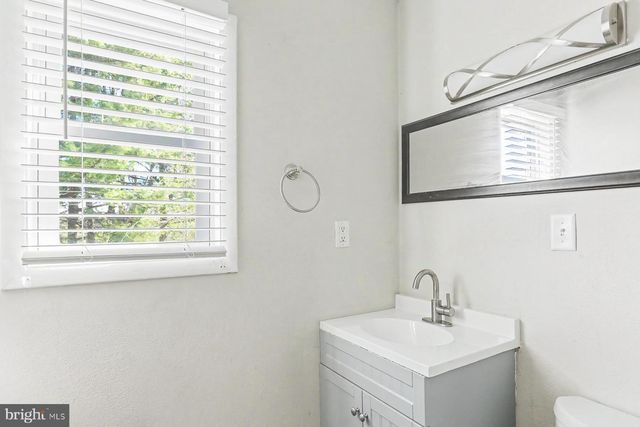 100 HEMLOCK LN, Etters, PA 17319
