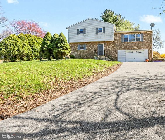 100 HEMLOCK LN, Etters, PA 17319