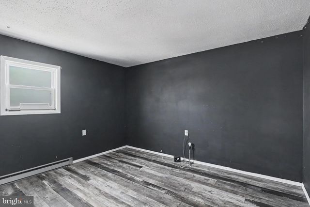 100 HEMLOCK LN, Etters, PA 17319