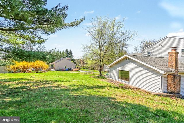 100 HEMLOCK LN, Etters, PA 17319