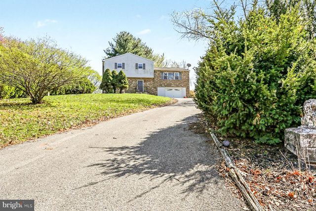100 HEMLOCK LN, Etters, PA 17319