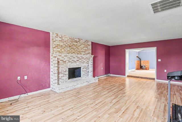 100 HEMLOCK LN, Etters, PA 17319