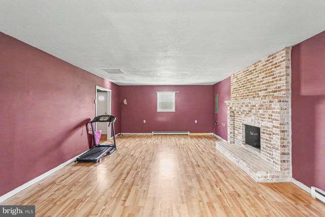 100 HEMLOCK LN, Etters, PA 17319