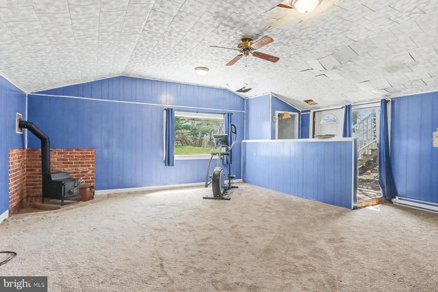 100 HEMLOCK LN, Etters, PA 17319