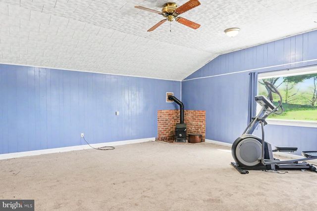 100 HEMLOCK LN, Etters, PA 17319