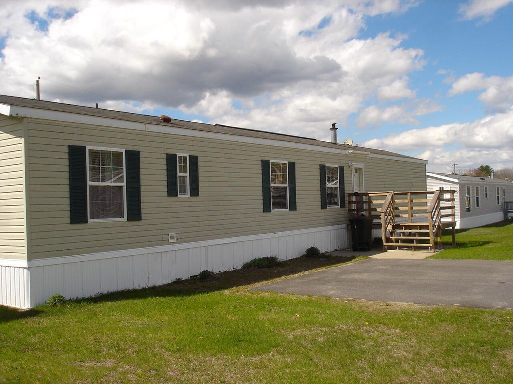 15 Ofarrell Street, Topsham, ME 04086 — exterior