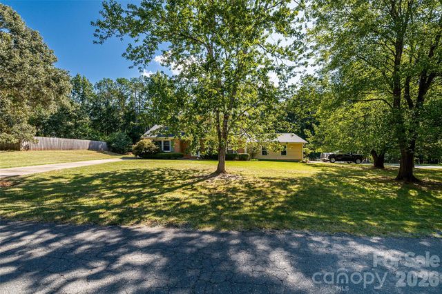 621 S Jackson Avenue, Waxhaw, NC 28173