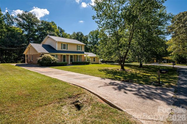 621 S Jackson Avenue, Waxhaw, NC 28173