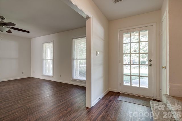 621 S Jackson Avenue, Waxhaw, NC 28173