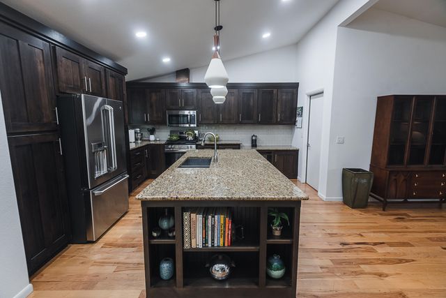 2266 E Sunset Street, Springfield, MO 65804